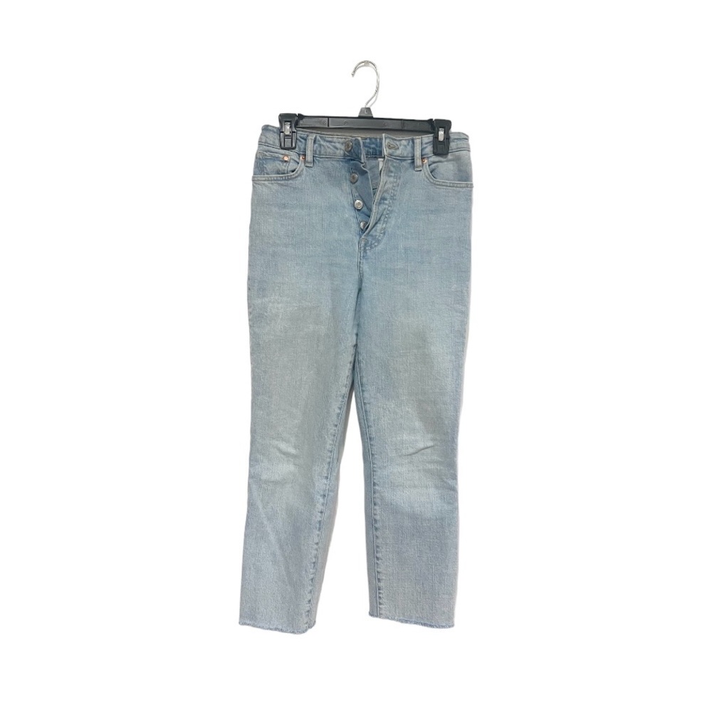 Light blue wash high waisted jeans